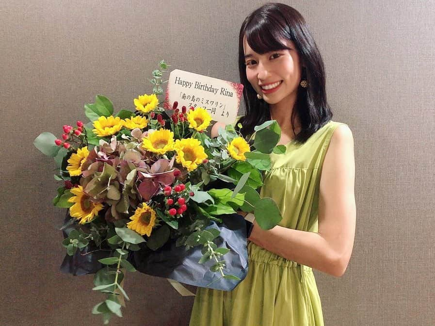 木寺莉菜のインスタグラム：「﻿ ﻿ 『南の島のミスワリン』の﻿ スタッフさんからお花を頂きました😆🌻❣️﻿ ﻿ ﻿ 前投稿にたくさんの﻿ 祝福コメントありがとうございます💕﻿ ﻿ 少しずつ読んでパワーを蓄えます😆❤️﻿ ﻿ ﻿」