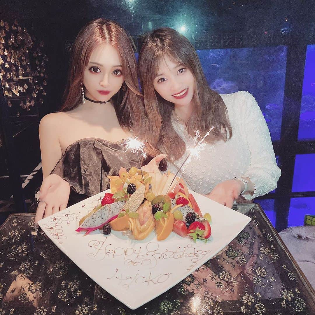 清水彩子さんのインスタグラム写真 - (清水彩子Instagram)「りなちゃんとご飯🎂 最近、お祝いばかりされていて 本当に幸せ者だなって思う☺️❤️  大変な事も沢山あるけど、その分こうやって会える事に感謝がうまれるよね❤️  それにしても、地雷メイクアプリで、私の変わりぶりが凄い😳😁笑  #アプリって凄い #さくりな ちゃんとご飯🍽 #リフレッシュ #お祝いありがとう🥂 #love❤️」8月1日 15時55分 - ayakosugar