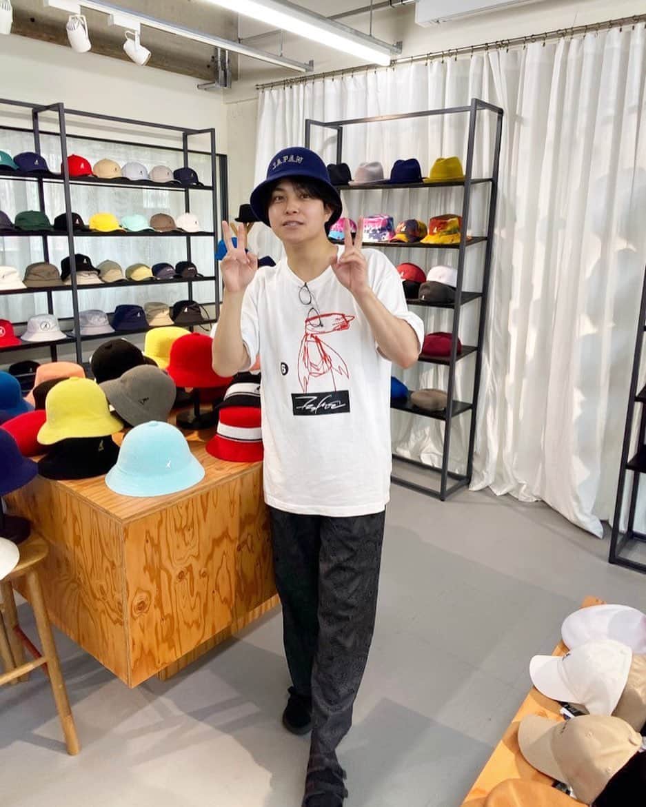 のインスタグラム：「KURIHARA CORPORATION SS2021 EXHIBITIONにて。 かっこいいかわいい帽子多くてもっとみたかったな。 ありがとうございました🕺🏻」