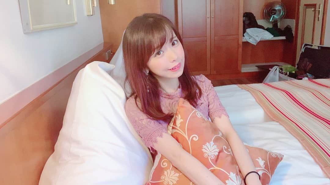 のインスタグラム：「8月です🌻 今年外あんまりでてなくて 🌻みてないな😩 でも 外セミ鳴いてるし きっと夏きてるんだろうね🌞♡ ． #summer #summerfashion #夏 #🌻 #japanesegirl #JAPAN #イチナナライバー　#イチナナ #ライブ配信」