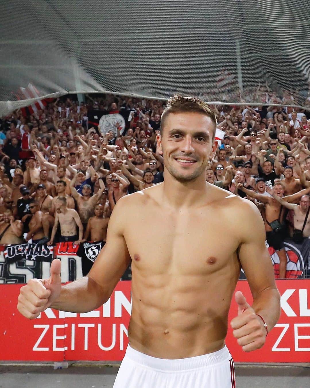 アヤックス・アムステルダムさんのインスタグラム写真 - (アヤックス・アムステルダムInstagram)「#OTD in 2018: we beat Sturm Graz 1-3 away from home to start our amazing European journey! 😍」8月1日 16時32分 - afcajax