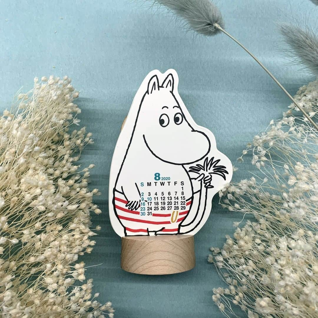 ムーミンさんのインスタグラム写真 - (ムーミンInstagram)「#August is here 💙  Have a Moominous month!😘  🌊  #Moomin #monthlyimage #moominofficial #mymoomin #calendar」8月1日 16時45分 - moominofficial