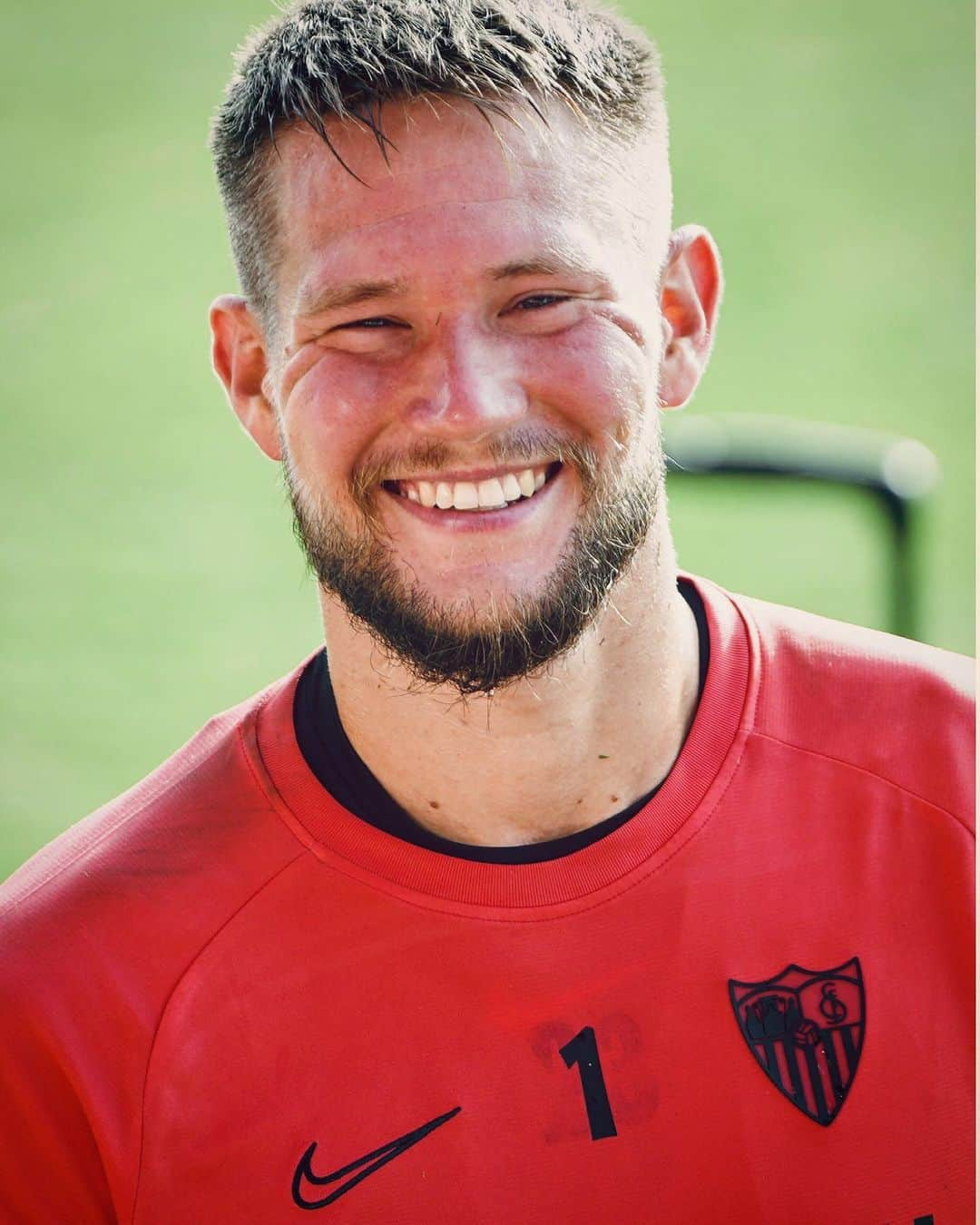 セビージャFCさんのインスタグラム写真 - (セビージャFCInstagram)「👋🏼 ¡Buenos días!  📸 ѕмιℓє 😁  #saturday #sábado #entrenamiento #training #sevilla #wearesevilla #vamosmisevilla」8月1日 17時05分 - sevillafc