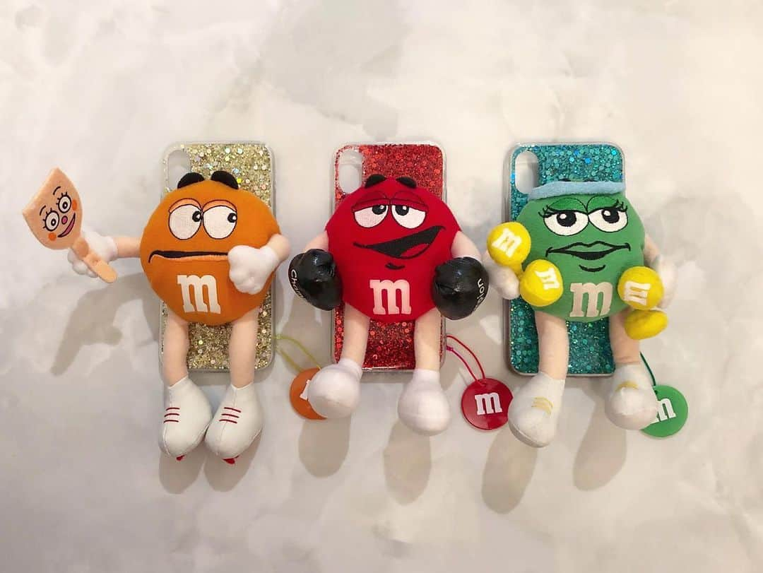 渡部麻衣さんのインスタグラム写真 - (渡部麻衣Instagram)「大好きなM&M's🧡❤️💚﻿ ﻿ 見る人みんなに「なにそれ？」って﻿ 突っ込まれる可愛い子ちゃん♡笑﻿ ﻿ M&M'sのiPhoneケースって﻿ 意外と売ってないけん﻿ （私好みのでっかいやつね）﻿ とうとう自分で作っちゃった☺︎﻿ ﻿ いい派手さ&邪魔さだねぇ☺️﻿ ﻿ ﻿ #mms #エムアンドエムズ」8月1日 16時59分 - mmaaiipp