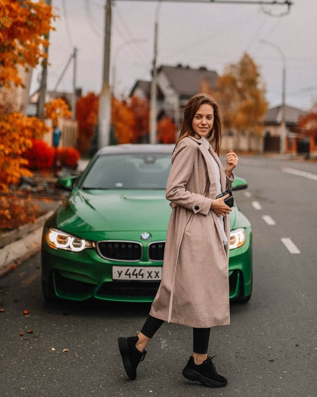 のインスタグラム：「Power that gets your back. The BMW M4. #TheM4 #BMW #M4 @BMWM #BMWrepost @kseniya_s_a __ BMW M4 Coupé with Competition Package: Fuel consumption in l/100 km (combined): 10.0 [9.3]. CO2 emissions in g/km (combined): 227 [213]. Further information: www.bmw.com/disclaimer.  	 Acceleration (0-100 km/h): 4.2 s [4.0 s]. Power: 331 kW, 450 hp, 550 Nm. Top speed (limited): 250 km/h (with optional M Drivers Package: 280 km/h).  	 The figures in brackets refer to the vehicle with seven-speed M double-clutch transmission with Drivelogic.」
