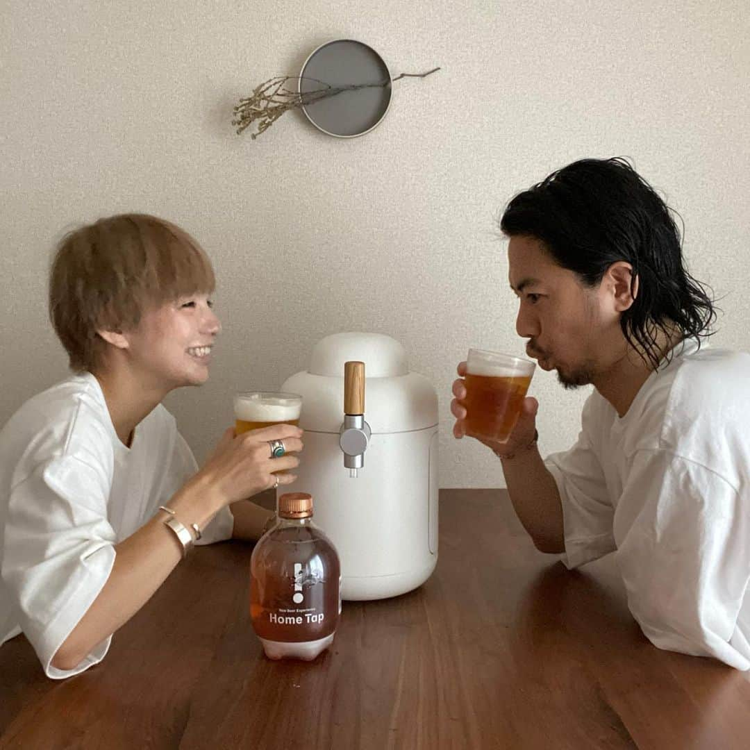 長谷川あやさんのインスタグラム写真 - (長谷川あやInstagram)「🍻🍻🍻#キリンホームタップ#キリン_PR#ビールサーバー#生ビール#クラフトビール#ビール好きな人と繋がりたい#家飲み#夫婦時間 ・ ・ ・ ホッと一息お疲れ様の夫婦時間👫💛 ・ 我が家はおうちで極上の一杯が楽しめる ホームタップが大活躍中✨ ・ 暑い夏にぴったりっ😆‼️‼️‼️」8月1日 17時01分 - ayasuke_0516