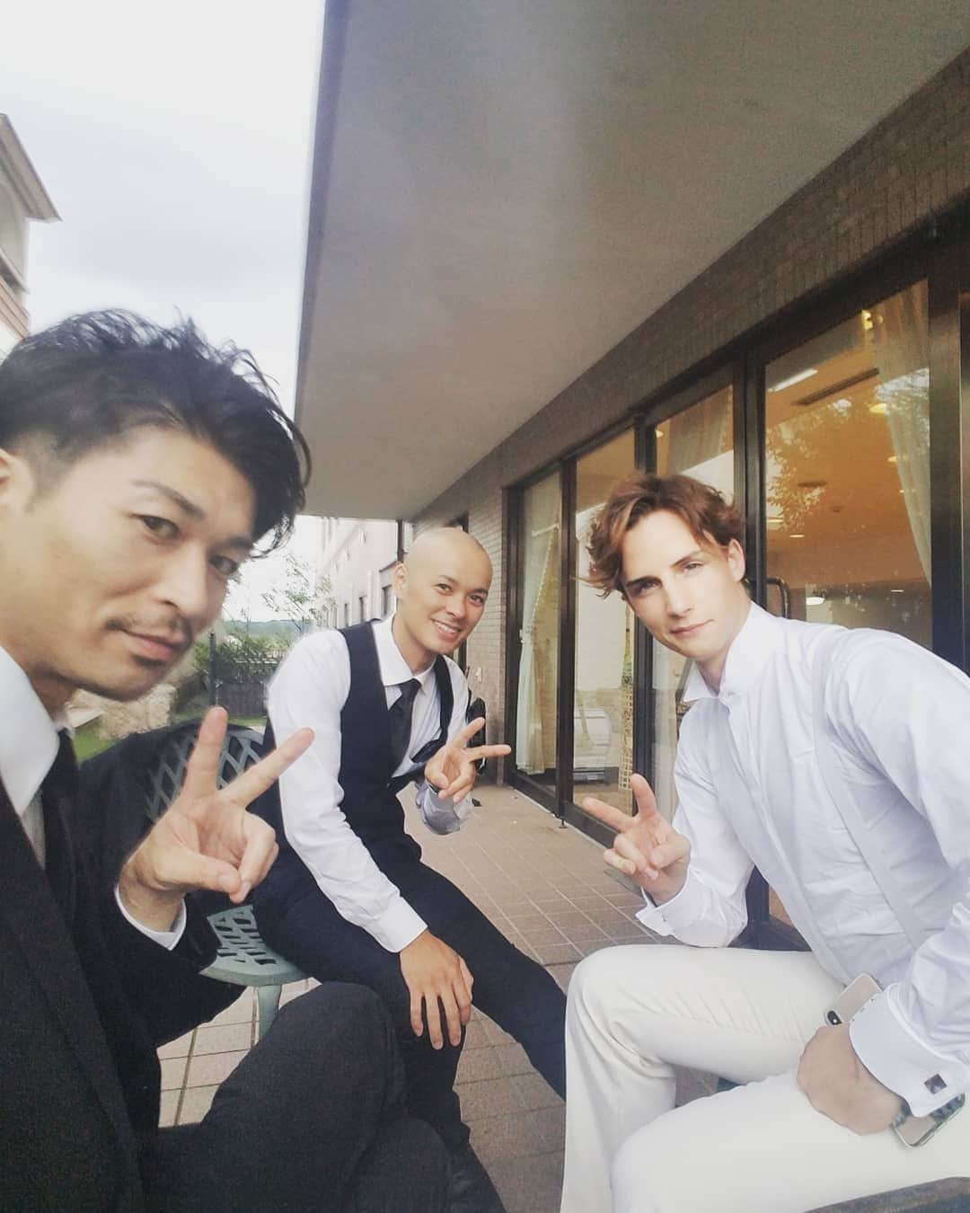 榎木智一さんのインスタグラム写真 - (榎木智一Instagram)「. こんにちは🙋. . 映画『コンフィデンスマンJP~プリンセス編~』🎬. . もう観た方は、いるかな？🙋. . 初の海外撮影を経験させてもらった映画でもあります🎥. . ちょっとしたオフショットを載せます📸. . #榎木智一 #俳優 #映画 #パンフレット #公開中 #コンフィデンスマンjp #プリンセス編 #出演 #movie #宣伝 #release #appearance #photo #japanese #actor #instagood #followme #instalike #l4l #演員 #셀카 #팔로우 #취미 #찍스타그램」8月1日 17時07分 - enoki.tomokazu