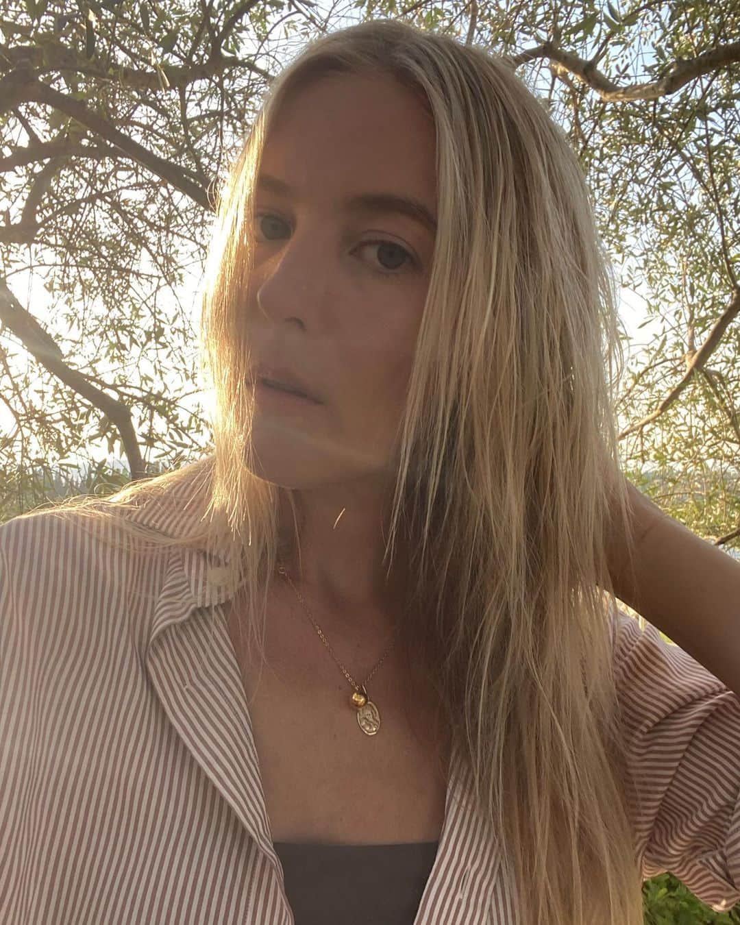 エステルデヴェのインスタグラム：「Under the Tuscan sun.. ☀️」