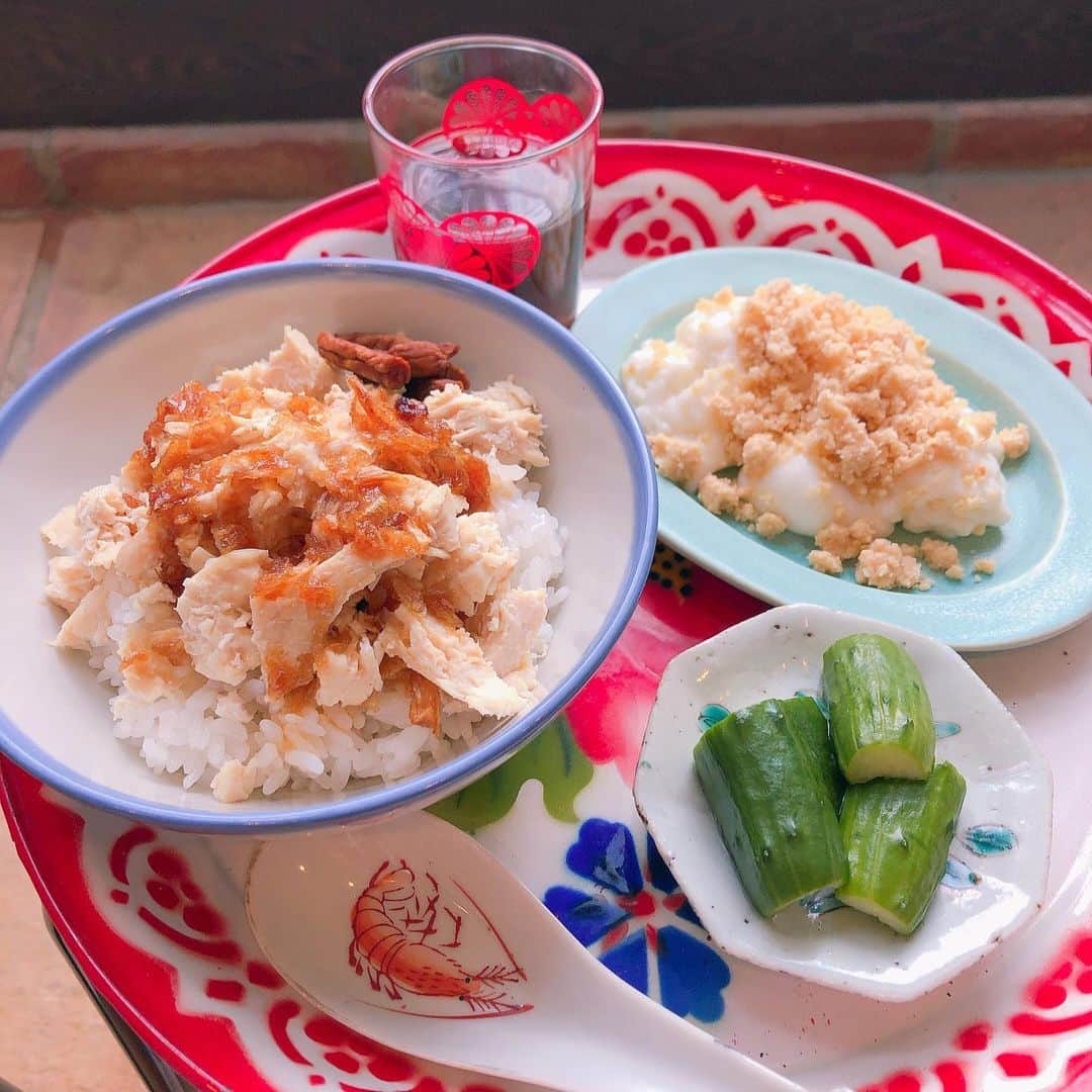 池澤春菜のインスタグラム：「好吃なお料理会、終了。 美味しいお料理があっという間にできた🌟　そしてどれもみんな台湾の味。 ペギー先生（@peggy_taiwancooking)の台湾レポートもあり、台湾成分を思い切り充電できました。  行けるようになるまで、あとちょっと我慢‼︎ それまではKeikoさん（@keiko_zaitaiwan)さんとのおうち台湾企画で楽しもう。  #池澤春菜  #台湾　#鶏肉飯　#好吃なお料理会」