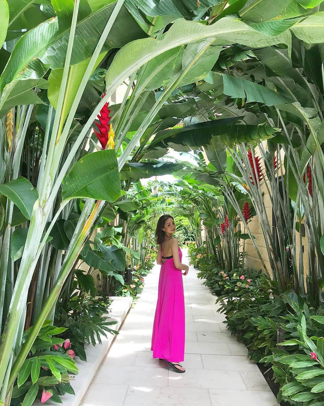 大森美知さんのインスタグラム写真 - (大森美知Instagram)「Hello!! August♡1st. 来年の夏は海外いけてたり、サクッと 地元 九州に帰れたり家族に会いに行けたり、 思いっきり夏 出来る日が訪れてますように。 みんなの健康と平和を願って♡♡♡  #1番スキな月 #love #summer #また年取る月きた #写真 #2年前 #leola #Hawaii #また行こうね #8月 #夏 #いい加減熊本かえりたい #笑」8月1日 17時19分 - michi_oomori_official