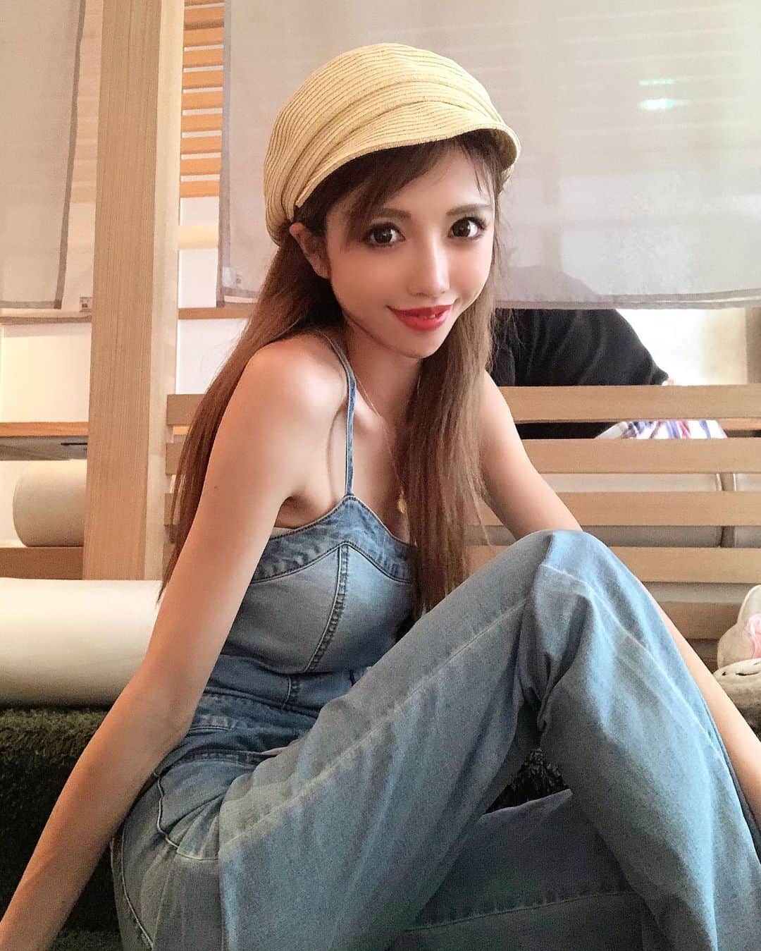 のインスタグラム：「今年もTo the seaのデニムロンパースをGET👖💕 去年のも可愛かったけど、今年はデザインがレースアップになって更に可愛くなってた😍💋 @to_the_sea_hawaii  #resortinsta #tothesea #hawaii #新米ママ #プレママ #マタニティ #育児 #妊娠 #ママリ #女の子ママ #赤ちゃん #赤ちゃんのいる生活 #ママ友 #主婦 #mama #instagood #fashion #instalike」