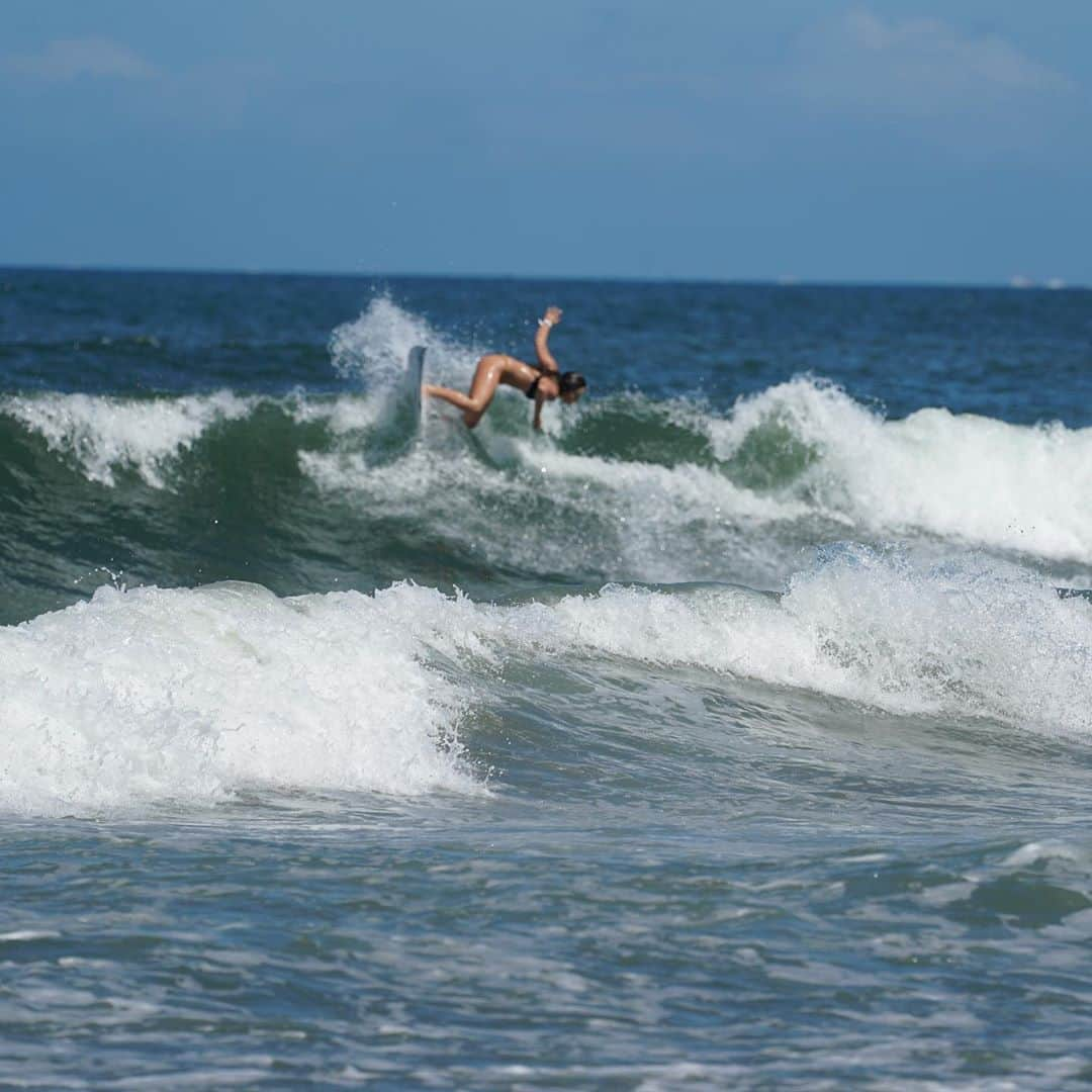 野呂玲花さんのインスタグラム写真 - (野呂玲花Instagram)「久しぶりの波あるセッション🏄🏼‍♂️ photo by @beluga_photo 千葉ももう水着の季節👙」8月1日 17時48分 - reikanoro