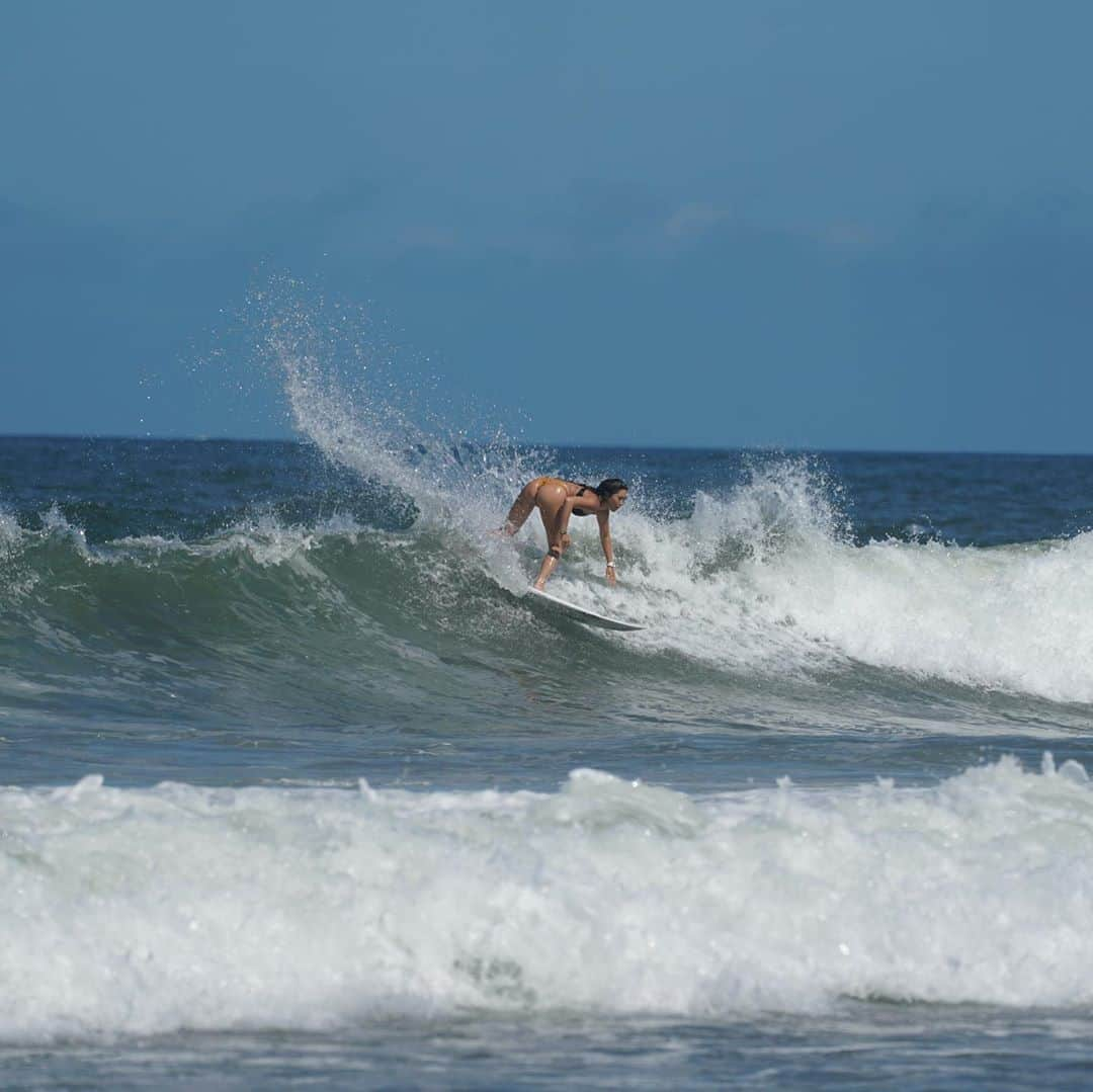 野呂玲花さんのインスタグラム写真 - (野呂玲花Instagram)「久しぶりの波あるセッション🏄🏼‍♂️ photo by @beluga_photo 千葉ももう水着の季節👙」8月1日 17時48分 - reikanoro