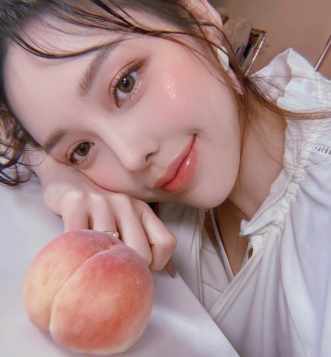 ポニーのインスタグラム：「New video is up!🍑영상이 유튜브에 올라갔어요!」