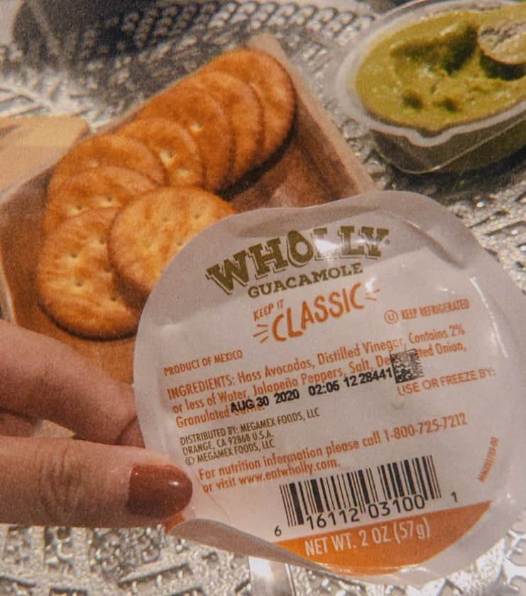 MiracleVellMagicのインスタグラム：「wholly guacamole + RITZ ＝ speechless🤤🤤🤤 コストコで買ったワカモレ🥑をリッツに乗せて食べると…もうそれはそれは…！リッツの絶妙な塩味と甘さ加減がワカモレに合う合う。3日連続で食べております。もはやご飯ちょっと減らしてこちらを優先的に食べております。 おいしいってなんて素敵なことなんだろうかね？！ねぇみんな？！🤩」