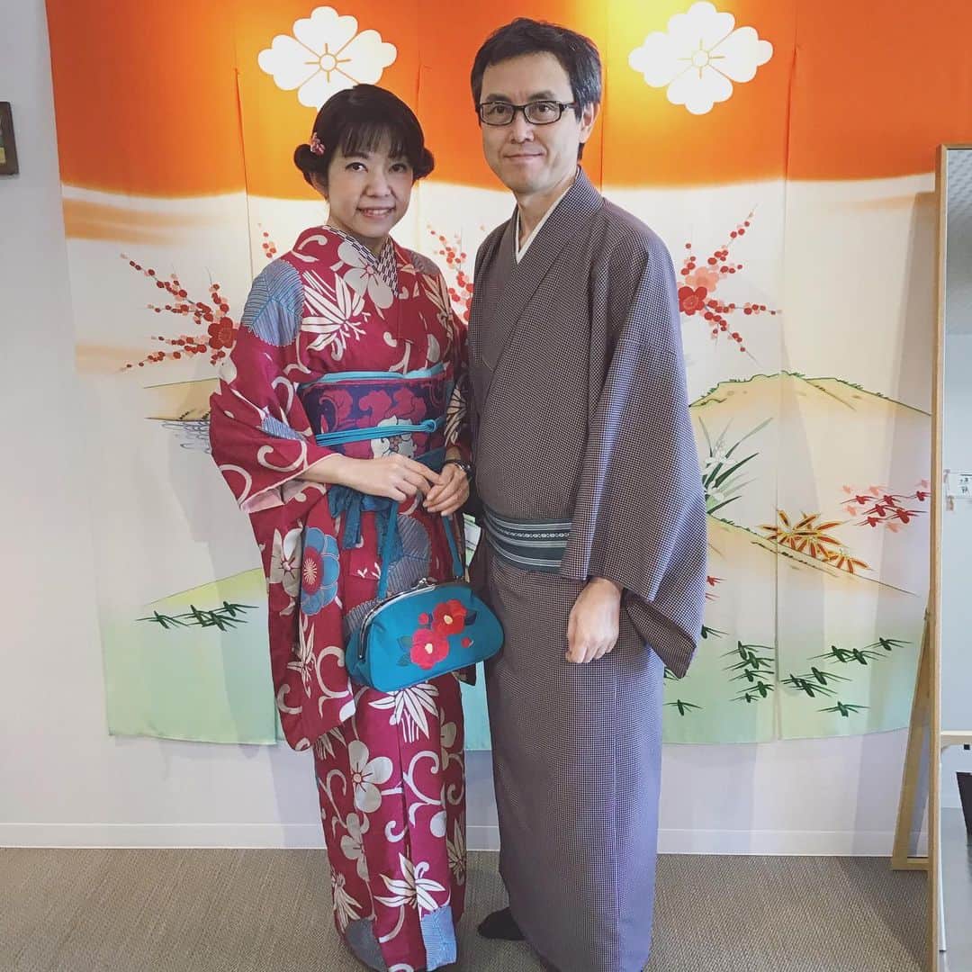 金沢着物レンタルshop心結〜kokoyui〜のインスタグラム：「素敵なご夫婦様❣️  アンティークプランでお出かけしてくださいました！  お二人ともスタイルもよく、とってもお着物が似合う😆✨  また機会があったら着物で街歩きして下さいね✨  ⚫︎金沢駅前 着物レンタル心結(ここゆい)  ⚫︎営業時間 : 9:00〜18:00 ⚫︎address : 金沢市本町1-3-39 ⚫︎tell : 076-221-7799 ⚫︎金沢駅から徒歩5分  ⚫︎コインパーキング補助あり  心結の着物一覧▶@kokoyui_kimono 振袖や袴はこちら▶@kokoyui_furisode 七五三やお子さんの着物はこちら▶@kokoyui753 . #着物ヘア #ヘアセット #和服 #着物 #着物コーディネート #きもの #着物女子 #金沢観光」