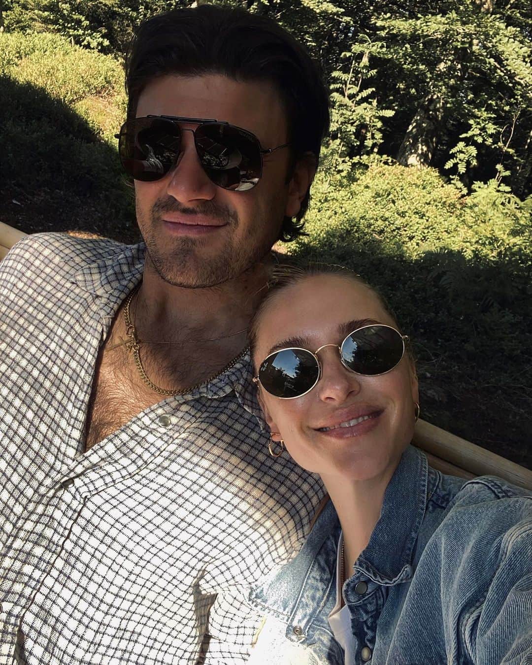 ペニーレ・タイスベックのインスタグラム：「Always happiest when I’m right next to you 💘」