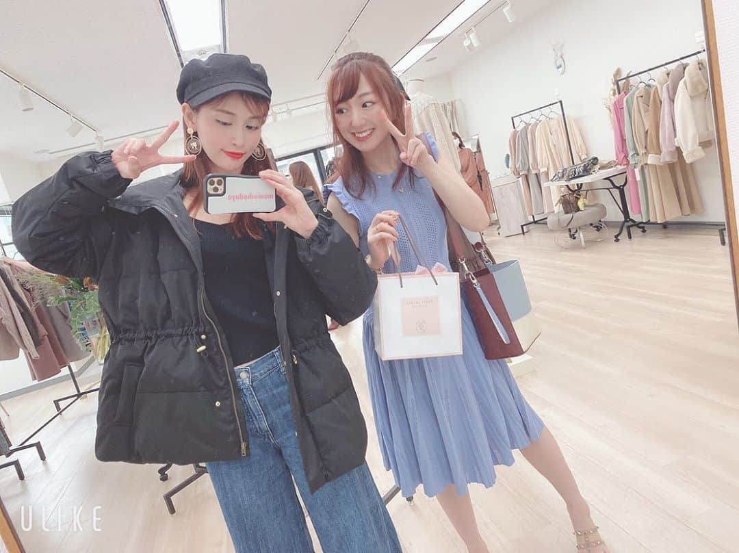 尻無浜冴美のインスタグラム：「この前ももちゃん(@momochadayo )とシュープリームララ展示会行ってきました🥰 かわいいニットのセットアップ見つけてオーダーしたよ♪ 届くの楽しみだな♪( 'ω' و(و "  ももちゃんから誕生日プレゼントもらった☺️ #gucci のボディークリーム✨ええ香りする〜🤤💓 いい女目指して頑張るぞ( ˙꒳​˙ )ｷﾘｯ ありがとう💖💖💖  #supremelala #シュープリームララ﻿ #展示会 #exhibition #ファッション #冬ファッション #秋冬ファッション #2020winter #winter2020  #cute #japanesefashion #japanesegirl #インスタ映え ﻿ #モテコーデ #かわいい ﻿ #女子力 #新作発表﻿」