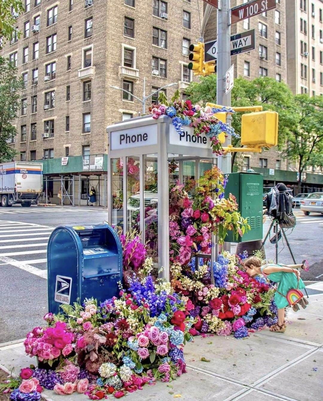のインスタグラム：「There’s a lot on the line right now, but when beauty calls, NYC always picks up. #StayHopeful #StaySafe #WearInThisTogether 📸: @newyorkcitykopp」