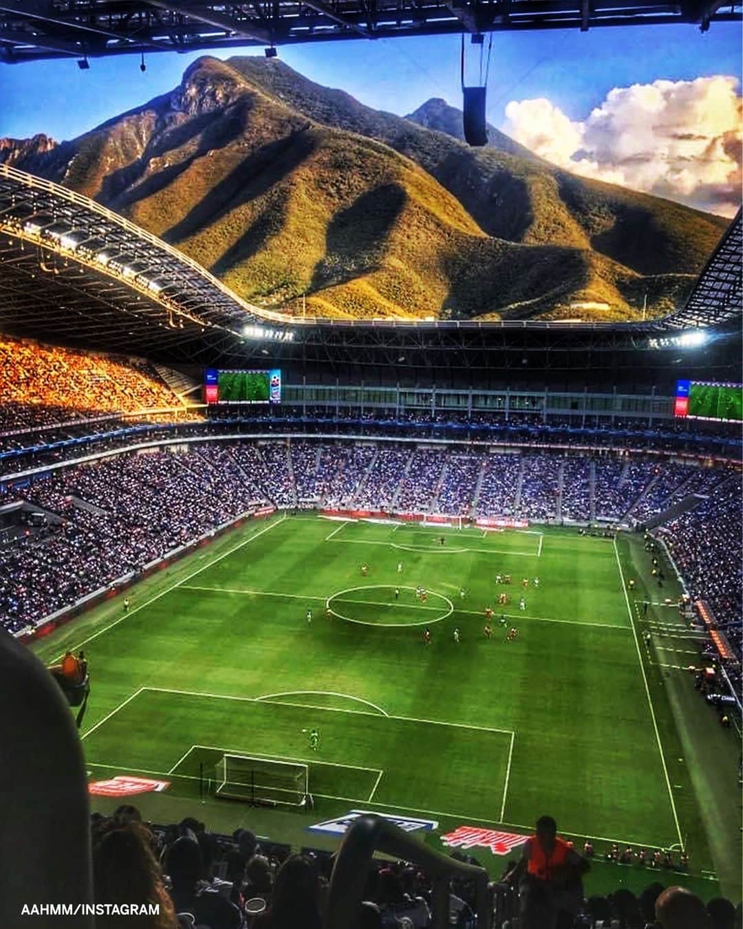 スポーツセンターさんのインスタグラム写真 - (スポーツセンターInstagram)「This is the view from Monterrey Stadium. 🔥 (via @aahmm) (2017)」8月2日 3時52分 - sportscenter