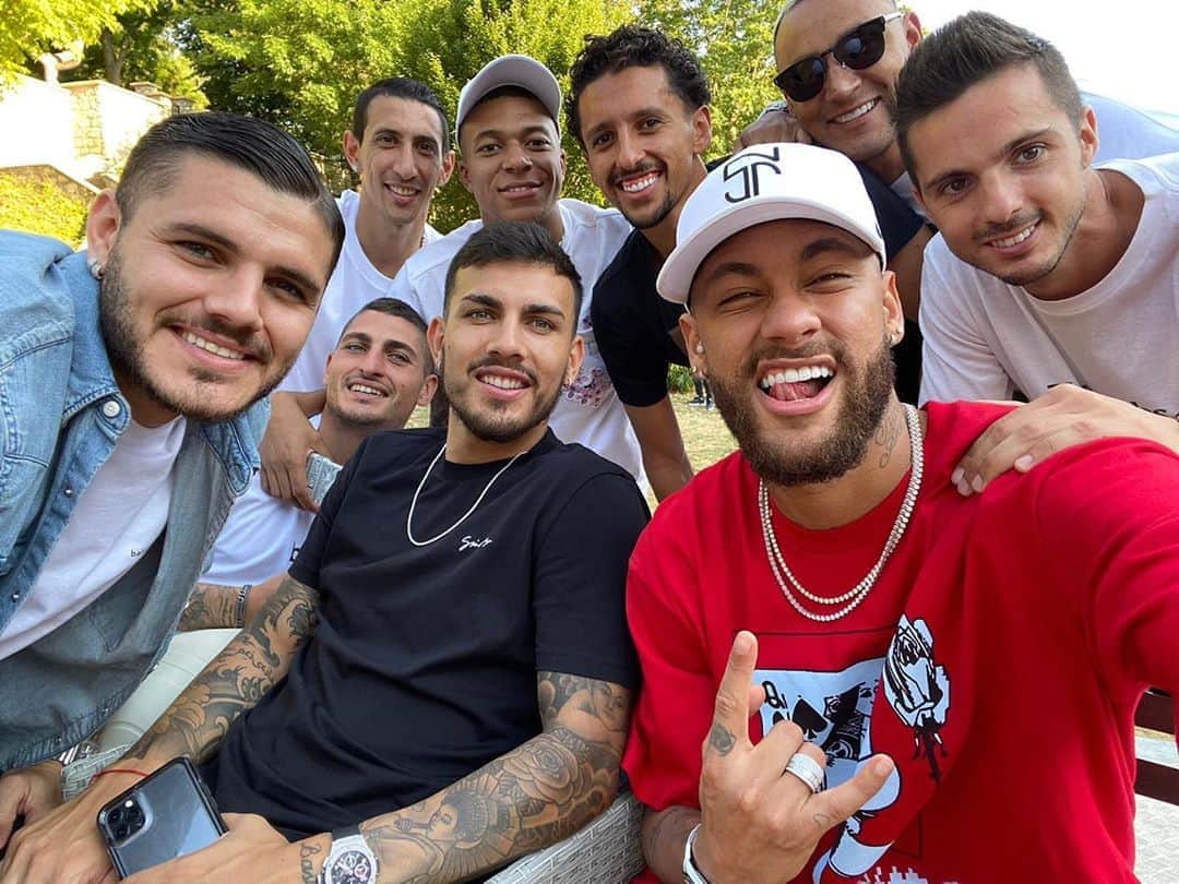 レアンドロ・ダニエル・パレデスのインスタグラム：「A la guerra con este equipo ❤️ À la guerre avec cette équipe ❤️💙🏆🎉」