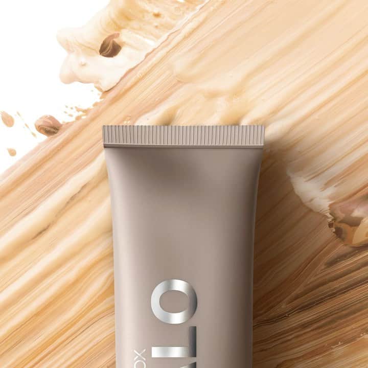 Smashboxのインスタグラム：「This all-in-one is all you need. NEW Halo Healthy Glow Tinted Moisturizer primes, perfects, protects & hydrates 💦」