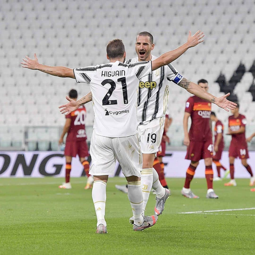 ユヴェントスFCさんのインスタグラム写真 - (ユヴェントスFCInstagram)「PIPAAAAAAAAA! 😱 First goal in our new Home shirt ⚪⚫ #JuveRoma #FinoAllaFine #ForzaJuve」8月2日 4時12分 - juventus