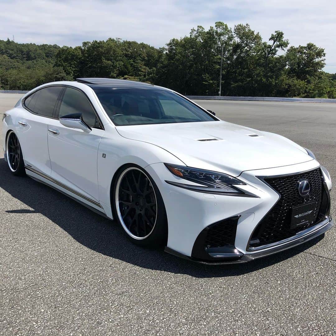 のインスタグラム：「Lexus LS500 Artisan spirits/// Sportsline blacklabel www.artisanspirits.co.jp #lexus #lxstnd #lexustuned #lexususa #evasivemotorsports #workwheeljapan #lexusls500 #brembo #artisanspirits #ravspecjdm #butlertire #jworksunlimited #premierautowerkz #suvproject #kanooperformance #car_life_staff #technicalmate #nigeljdmparts #トラウム #車庫小舗 #advanced_auto_performance  #otto.auto.service #mr__lexus #jackspna」
