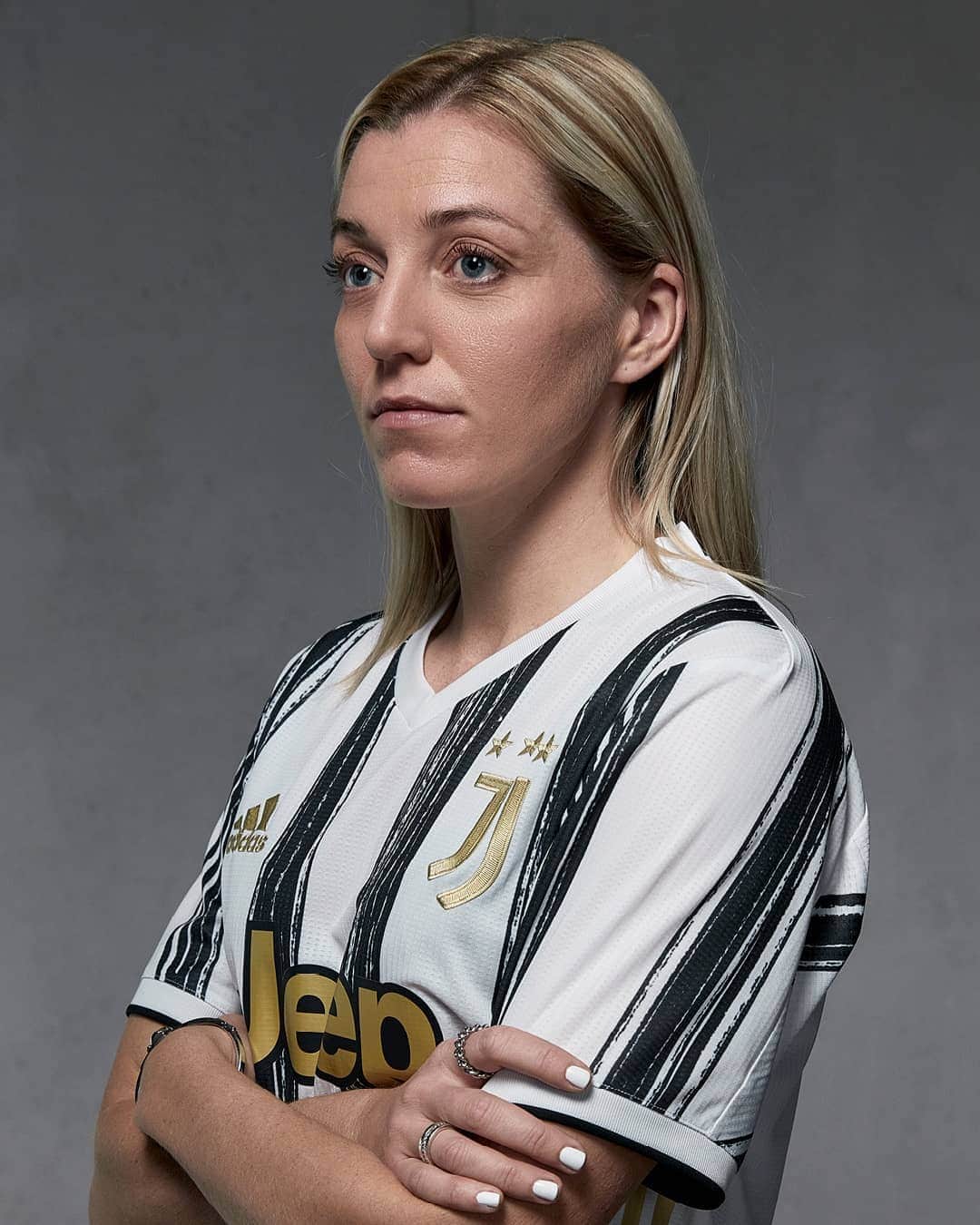 ユヴェントスFCさんのインスタグラム写真 - (ユヴェントスFCInstagram)「Making their debut tonight... OUR STRIPES ⚪⚫  The new Juventus home shirt, available now (link in bio)  #LiveAhead」8月1日 19時43分 - juventus