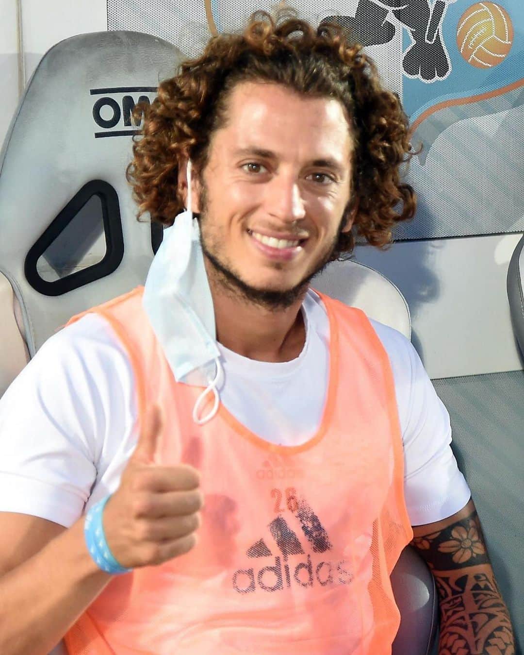 のインスタグラム：「Grazie ragazzi ❤️ Grazie Diavoli Neri ⚫️ @virtusentella ⚪️🔵 Sorriso stampato e testa alta sempre ⚡️ Sonrieeeeeeeee 🤡」
