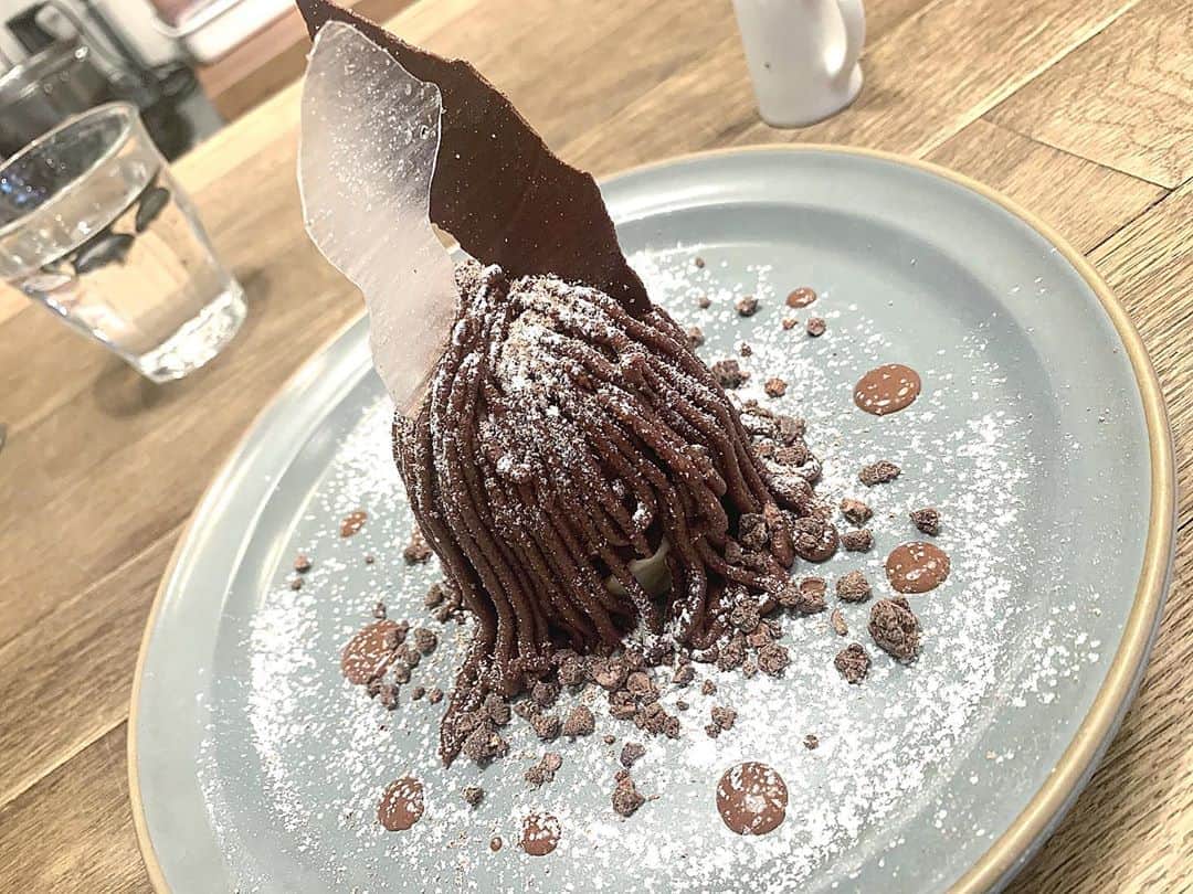 川瀬莉子さんのインスタグラム写真 - (川瀬莉子Instagram)「. チョコレートのモンブラン！！ 綺麗過ぎて食べるの緊張した🥺 ブラックコーヒーと一緒に頂きました。 大人になったなあ」8月1日 19時54分 - kawase_riko_official