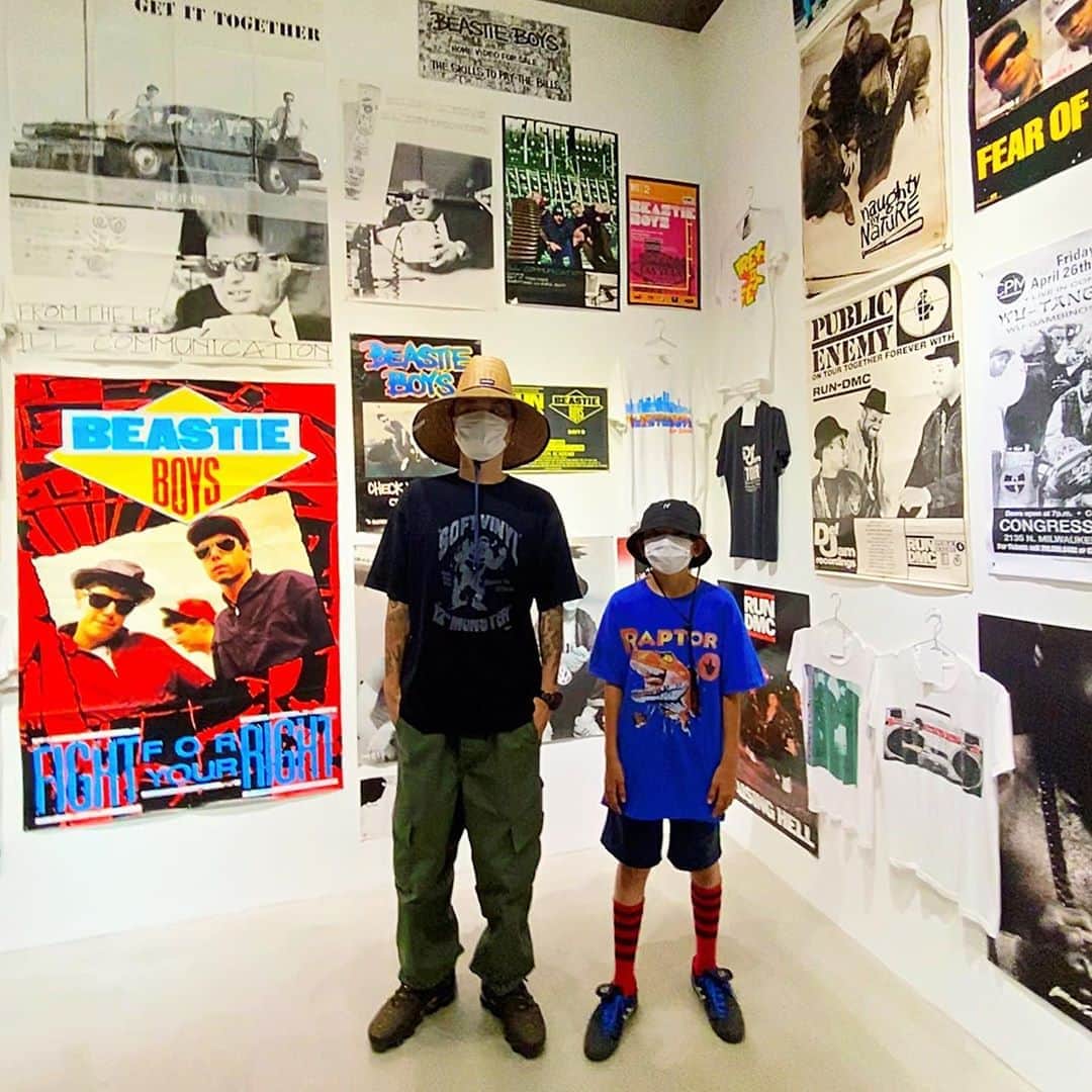 DJ DARUMAのインスタグラム：「@thebookmarc Vintage Poster(& Tee)展が ヤバ過ぎてブチ上がった⤴️ 写真撮りまくり。 ＊しかも全て購入可能(が初日にほぼ完売だって)」