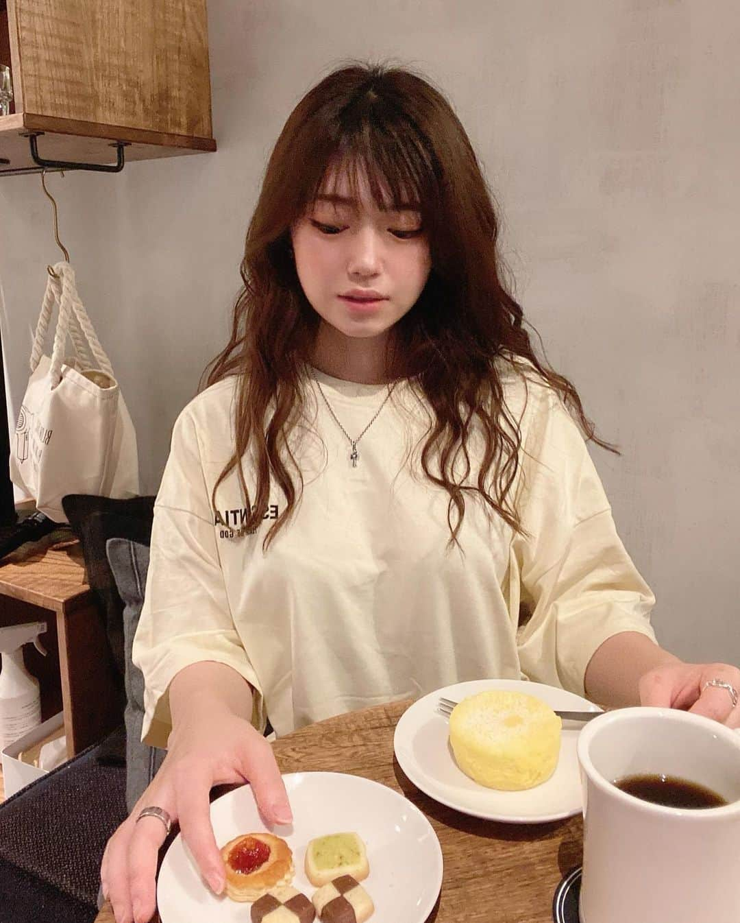 藤堂なえみさんのインスタグラム写真 - (藤堂なえみInstagram)「💛💛☕️🍪 ・ ・ #なえみ服 #なえぴょん🐰」8月1日 20時08分 - naestagramdayo