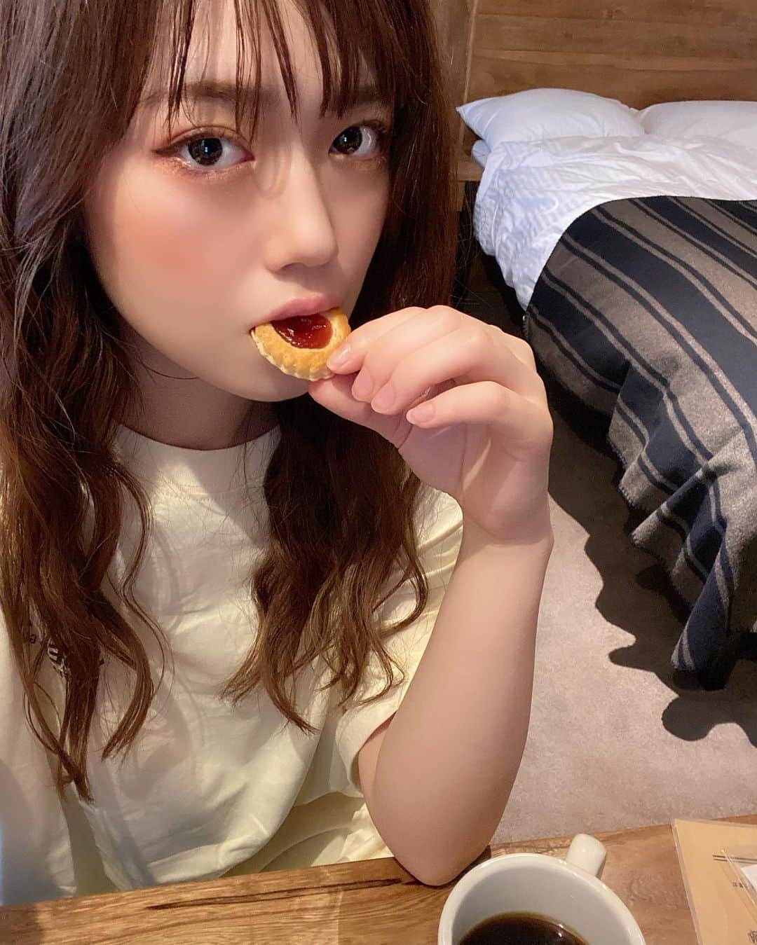 藤堂なえみさんのインスタグラム写真 - (藤堂なえみInstagram)「💛💛☕️🍪 ・ ・ #なえみ服 #なえぴょん🐰」8月1日 20時08分 - naestagramdayo