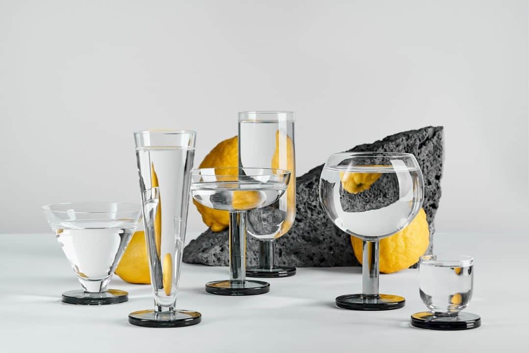 のインスタグラム：「Our newest Drinkware family revealed: PUCK⁠ ⁠ Tom sat down with the mixologists at the team at our Coal Office restaurant to investigate the perfect shape and proportion for the contemporary cocktail.⁠ ⁠ The result is PUCK, a family of glassware made of mouth-blown glass with a hint of smoke colour.⁠ ⁠ Offering you all early access to purchase this new collection; available on our website now.⁠ ⁠ Explore more via our link in bio. ⁠ ⁠ ⁠ #tomdixon #tomdixonPUCK #glassware #drinkware #cocktails #interior #design #homedecor #instahome #interiordesign #glass #inspiration ⁠」