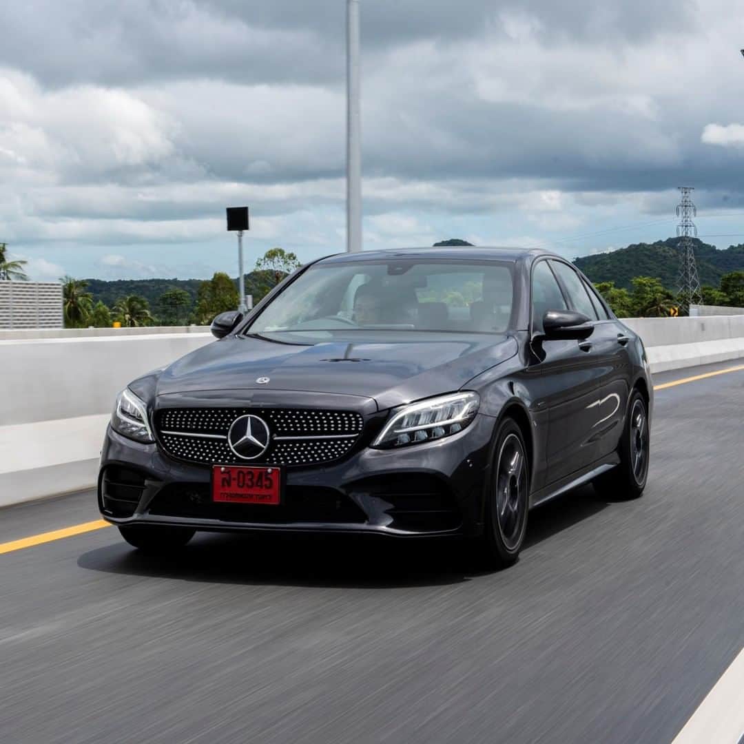 Mercedes-Benz Thailandさんのインスタグラム写真 - (Mercedes-Benz ThailandInstagram)「ความลงตัวที่สมบูรณ์แบบทั้งสมรรถนะและดีไซน์สปอร์ตของ Mercedes-Benz C 300 e AMG Sport ที่ดูกลมกลืนสวยงามไร้ที่ติ และสะท้อนบุคคลิกไปกับความสุดยอดของพลังขับเคลื่อนมอเตอร์ไฟฟ้าจาก EQ Power เจเนอเรชันที่ 3 🔌 ช่วยเติมเต็มความสนุกได้ทุกทริป ไม่ว่าจุดหมายปลายทางจะอยู่ที่ใดก็ตาม   ติดตามความเคลื่อนไหวของเมอร์เซเดส-เบนซ์ ก่อนใครได้ที่ LINE Official Account @ mercedesbenzth http://mb4.me/MBTHLINE  ค้นหาความลงตัวของ C 300 e AMG Sport คลิhttp://xn--www-dkl.mercedes-benz.co.th/C-Class  #LiveDistinctively #C300e #AMGSportPackage #EQPower #switchtoEQ #ElectricIntelligencebyMercedesBenz #MercedesBenz #MercedesBenzThailand」8月1日 20時00分 - mercedesbenzthailand