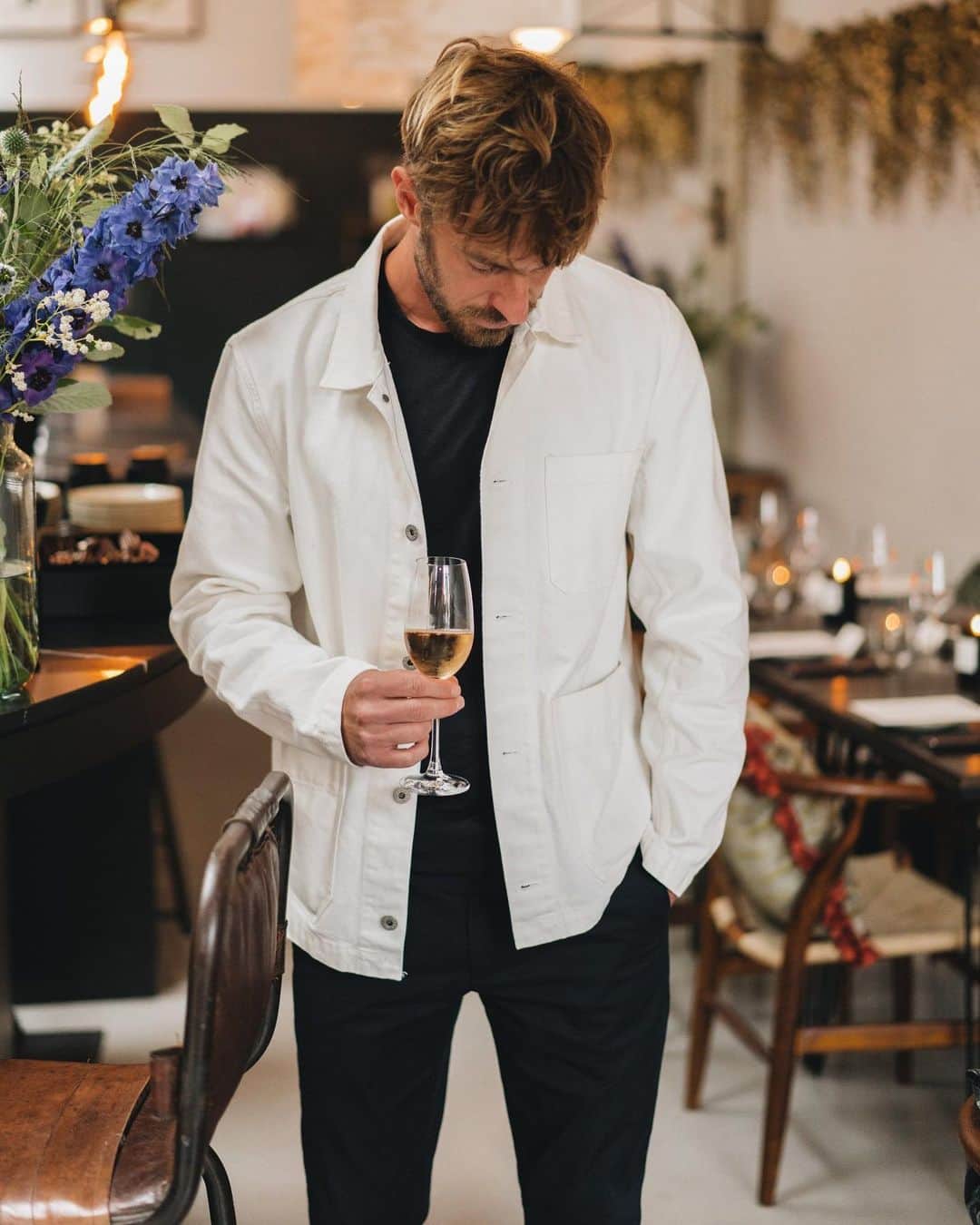 MR PORTERのインスタグラム：「Friend of MR PORTER, Mr @james_aiken wears the latest arrivals from our Sun Shop, at @cornerstonehackney. Tap to shop his look .🥂 #FriendsofMRPORTER」