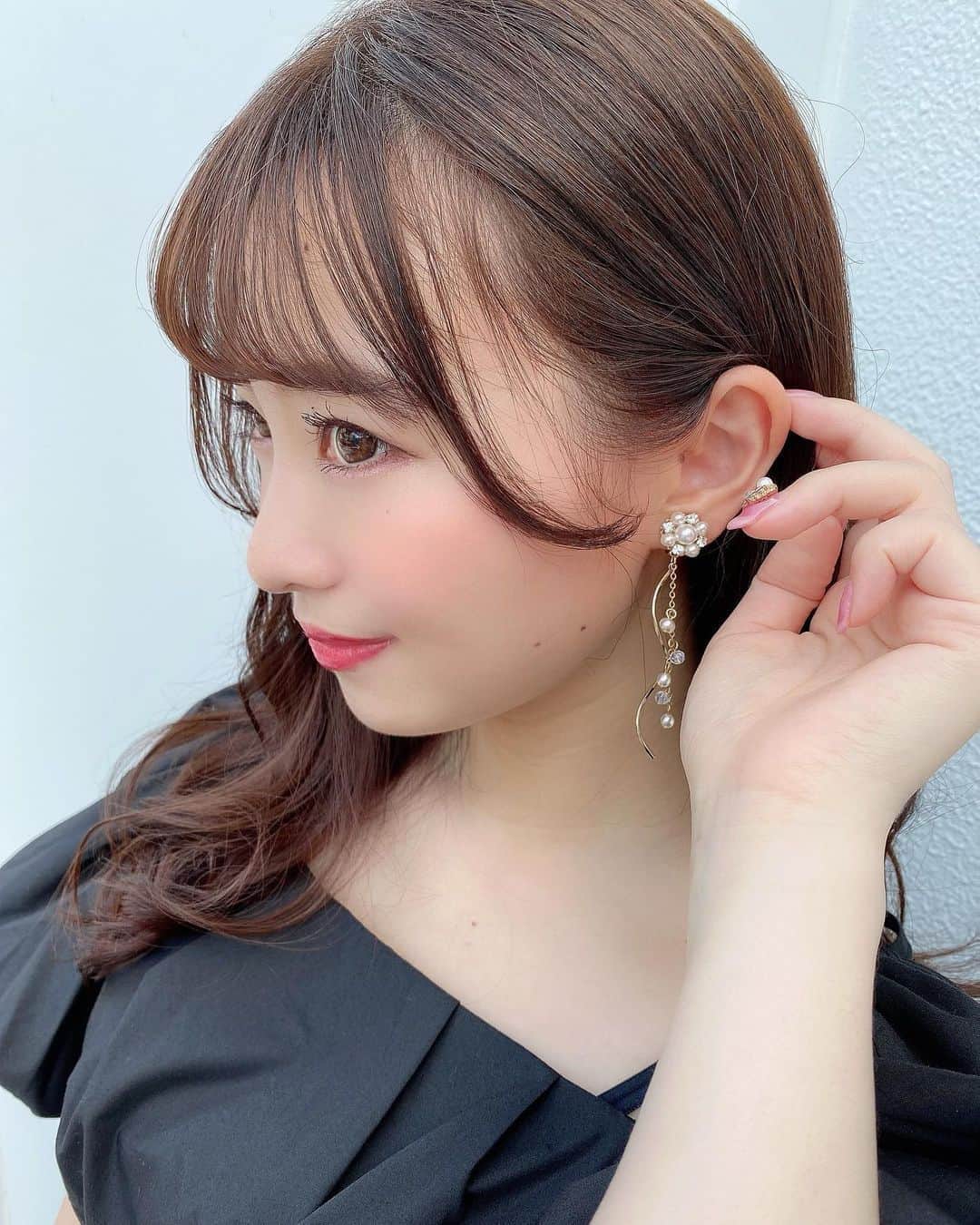 のインスタグラム：「.﻿ #❤️﻿ ﻿ えりかのお店の ( @xxpetits_officialxx )﻿ のイヤリング🥺💕﻿ 1つ1つハンドメイドで﻿ とってもかわいいくてお気に入り🥺💕﻿ ﻿ 他にもかわいいのいっぱいかるから﻿ ぜひ見てほしいなぁ🥰❤️﻿ 何気ない日常に、可愛らしさをプラス🤍🤍﻿ #ハンドメイドアクセサリー #イヤリング」