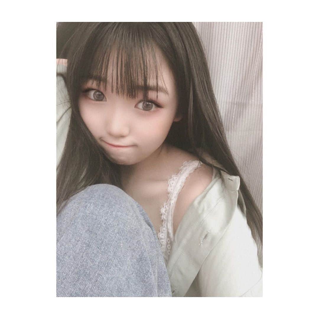 こあ（ゆずこあ）のインスタグラム：「・ ちょっぴり夏感❔❔ やっと梅雨明けしてきたね🥺 ・ ・ 今年は涼しく少~し肌見せして夏感ある服いっぱい着よ〜っと🤍✋🏼 ・ ・ お洋服タグ付けしてます🤍👗」