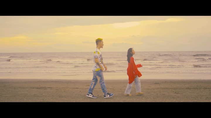 のインスタグラム：「🥥Coconut Oil🥥drop on YouTube✨ - track by @taishi_smellnomania , @djkatsuya_smellnomania , @sabe_ssw . video by @tatsuaki_no1 - #MABU #coconutoil #MABUダチ - LDH Records所属のR&B アーティスト・MABU が、8月1日より「#MABU ダチ SUMMER 2020 〜熱いくらいが丁度いいだろ〜 」と銘打った夏のCD販促キャンペーンを全国 20店の対象店舗にてスタートする。 同キャンペーンは、対象店舗で1st アルバム『BRIGHTEST DOPE』を購入した方に先着で、新曲を収録した 2パターンの特典CDをプレゼントするというもの。  ドン・キホーテ八王子駅前店の特典となるパターンAには、MABUの地元・八王子の定番曲「太陽おどり(新・八王子音頭)」のフレーズをギターで弾き直した新曲 「恋のディスタンス」と「Summer Wonʼt Be Back」のアコースティックVer.を収録。全国19店舗の特典となるパターンBには、夏の夕暮れ時のBGMにハマるエモーショナルな新曲「Coconut Oil」と同じく「Summer Wonʼt Be Back」のアコースティックVer.を収録している。  「恋のディスタンス」のMVは、地元・八王子フィルムコミッションの協力のもと、髙尾山薬王院や⻄放射線ユーロード、都まんじゅうなど、MABU所縁のロケ地で撮影。本日20時には、LDH RecordsのYouTubeチャンネルにて「Coconut Oil」と繋げたショートVer.のMVを公開する。MVは、MABU作品でお馴染みの映像ディレクター tatsuaki 監督が手がけた。  【リリース情報】 NOW ON SALE!! 1st ALBUM「BRIGHTEST DOPE」 (LDH Records) CD 全12曲+DVD 全5曲収録  XNLD-10061¥3,000(税込)  【特典CD内容】 パターン A: ドン・キホーテ八王子駅前店  「恋のディスタンス」 「SUMMER WONʼT BE BACK」 (アコースティック Ver)  パターン B: 全国19店舗 「Coconut Oil」 「SUMMER WONʼT BE BACK 」 (アコースティック Ver)  【キャンペーン対象店舗】 ドン・キホーテ八王子駅前／TSUTAYA 南大沢／TSUTAYA 八王子楢原／山野楽器 セレオ八王子 ／タワーレコード 八王子／タワーレコード 新宿  タワーレコード 札幌ピヴォ／タワーレコード 難波 タワーレコード 梅田大阪マルビル／ タワーレコード 梅田NU茶屋町 ／ WanderGOO いわき鹿島／WanderGOO 旭／WanderGOO 下館 ／WanderGOO 常陸大宮／WanderGOO 守谷／WanderGOO ひたち野うしく WanderGOO 古河／WanderGOO 那珂／ WanderGOO 茂原／WanderGOO 足利」