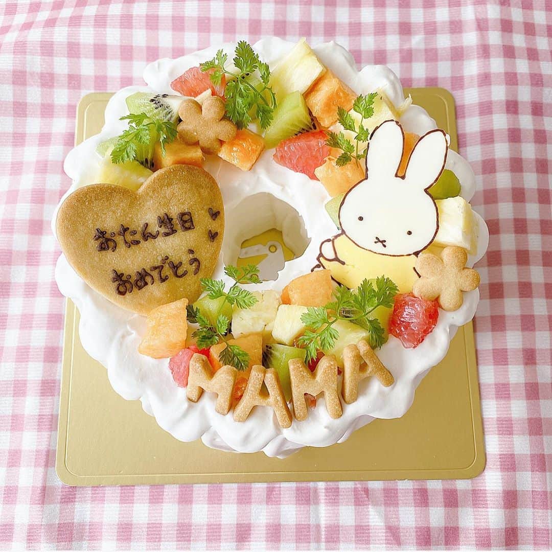 二宮璃子さんのインスタグラム写真 - (二宮璃子Instagram)「25歳になりました🎂♡ 誕生日は幸せだし本当に嬉しいね🥺 メッセージ、line沢山 ありがとうございます〜😭❤️❤️ 今日は一日幸せでした🎂💕 #誕生日　#miffyケーキ　#25歳」8月1日 20時24分 - riixten