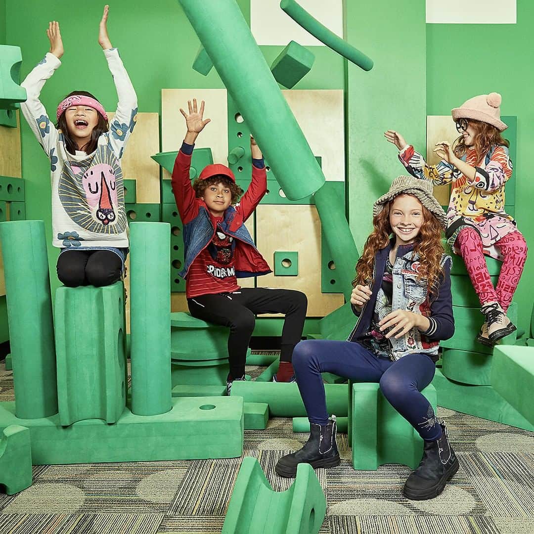デシグアルのインスタグラム：「Together we play, together we dream! For a better future.」