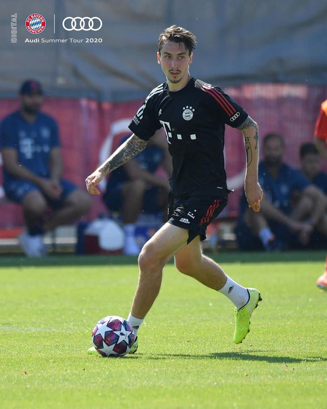 バイエルン・ミュンヘンさんのインスタグラム写真 - (バイエルン・ミュンヘンInstagram)「💦 Getting our sweat on at Säbener Straße! 💦 Full training match 👉 link in bio. #FCBayern #AudiFCBTour #MiaSanFamily」8月1日 20時30分 - fcbayern