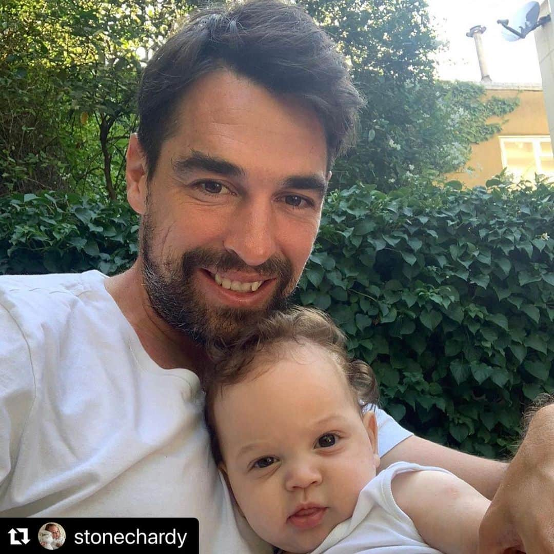 ジェレミー・シャルディーさんのインスタグラム写真 - (ジェレミー・シャルディーInstagram)「#Repost @stonechardy with @make_repost ・・・ Happy weekend from me and my daddy👨‍👦😁 💙 #boysweekend #facupfinal Let’s go #oliviergiroud @chelseafc」8月1日 20時30分 - jimchardy