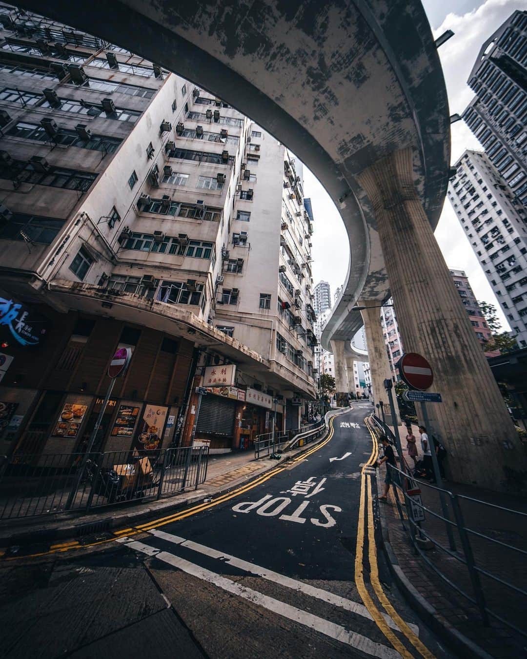 R̸K̸のインスタグラム：「Imagine that your feelings are a city filled with freeways, highways, avenues and streets. Comprehensive happiness and imagination. Never stop creating. #hellofrom ・ ・ ・ ・ #discoverearth  #ourplanetdaily #theweekoninstagram  #theglobewanderer #visualambassadors #stayandwander #welivetoexplore #IamATraveler #wonderful_places #TLPics #depthobsessed #visit #voyaged #sonyalpha #bealpha #aroundtheworldpix #moodygrams #artofvisuals #travellingthroughtheworld #streets_vision #citykillerz #toneception #darkmobs #complexphotos #HYPEBEAST #hbouthere #hsinthefield #lonelyplanet #luxuryworldtraveler @sonyalpha @hypebeast @highsnobiety @lightroom @soul.planet @earthfever @9gag @500px」