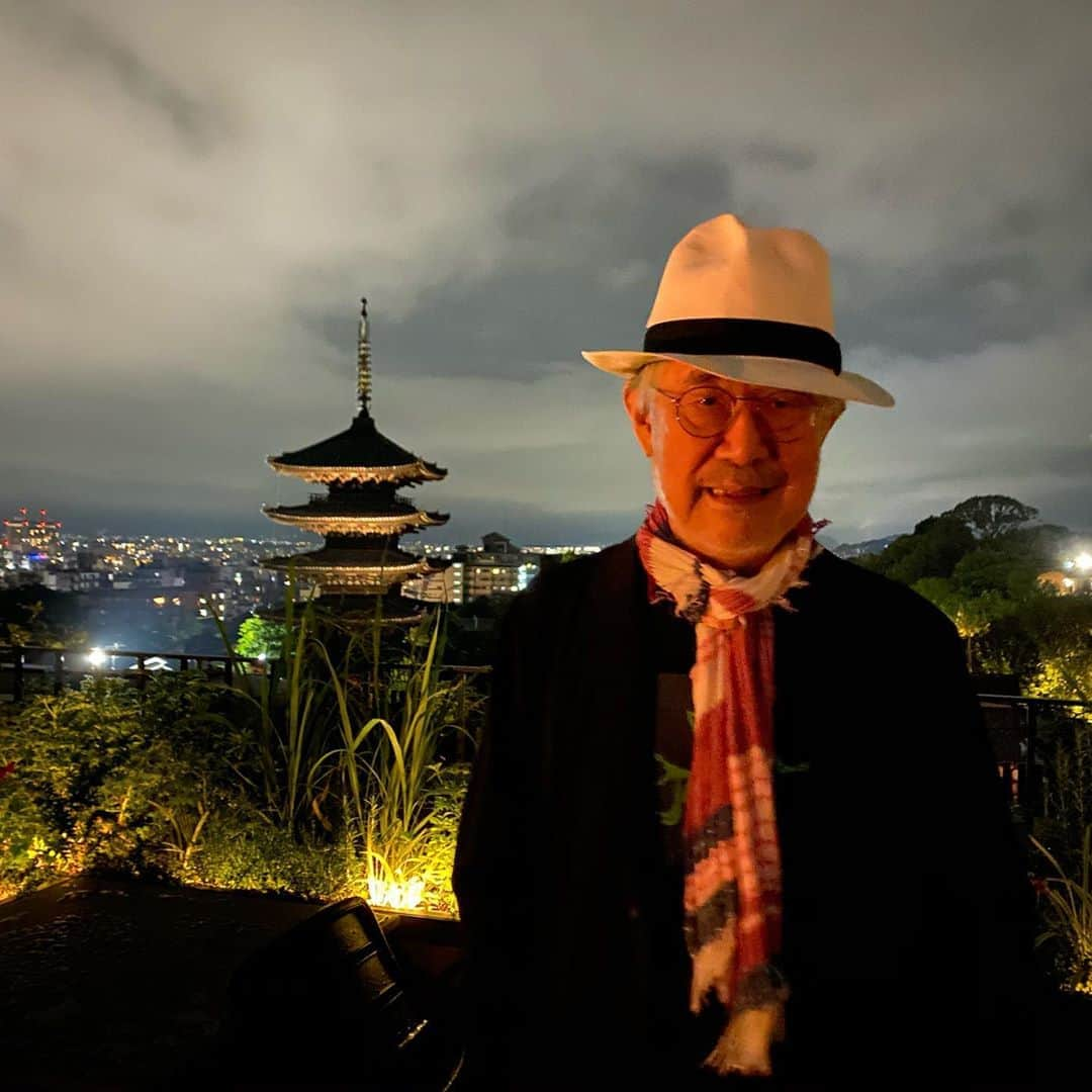 松本隆さんのインスタグラム写真 - (松本隆Instagram)「The Hotel Seiryu Kyoto Kiyomizu のバー、k36に西田さんがいるというので。ルーフから見下ろす京都の夜景は360度素敵。」8月1日 20時54分 - takashi_matsumoto_official