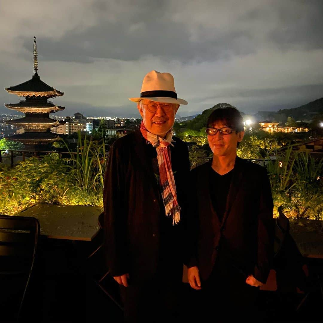 松本隆さんのインスタグラム写真 - (松本隆Instagram)「The Hotel Seiryu Kyoto Kiyomizu のバー、k36に西田さんがいるというので。ルーフから見下ろす京都の夜景は360度素敵。」8月1日 20時54分 - takashi_matsumoto_official