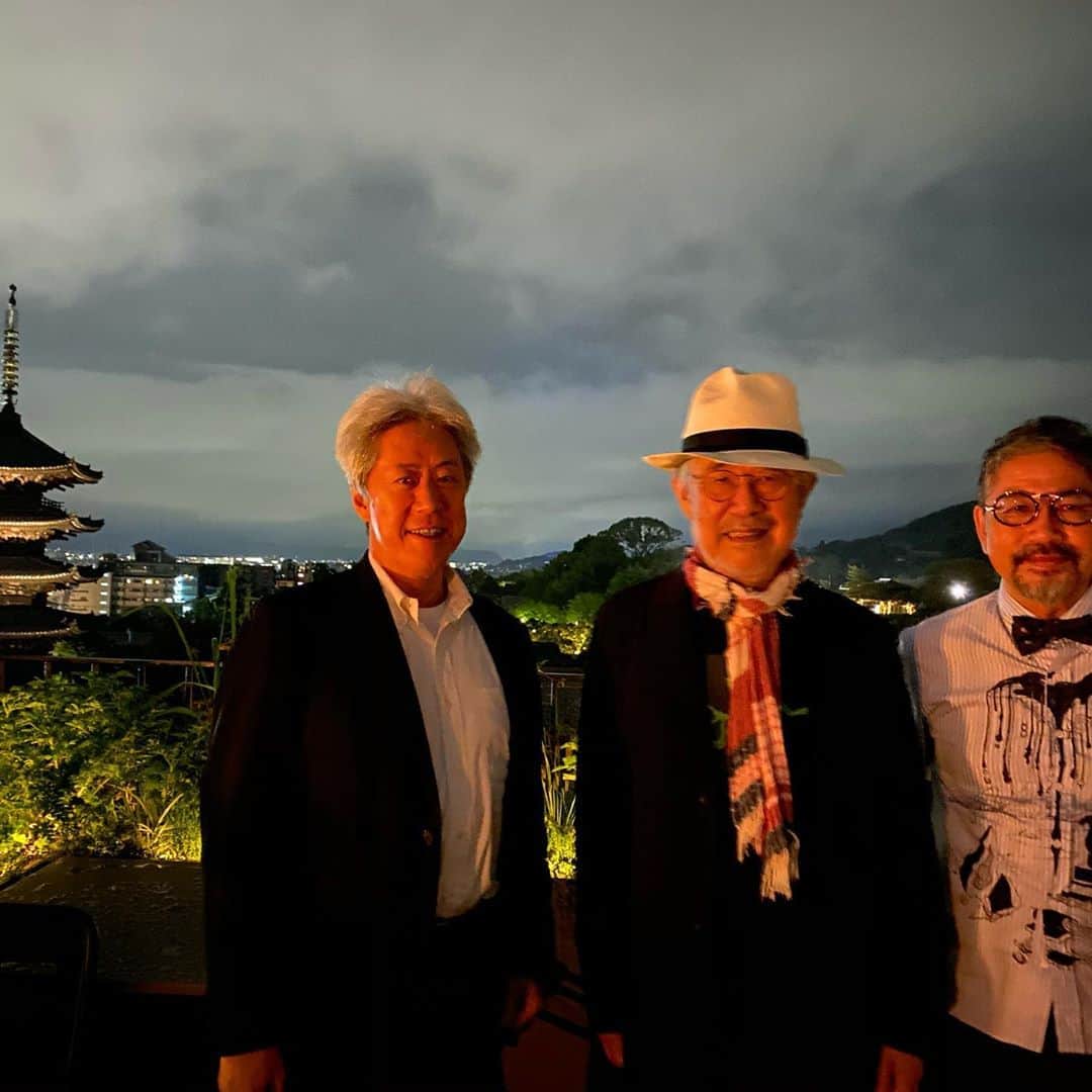 松本隆さんのインスタグラム写真 - (松本隆Instagram)「The Hotel Seiryu Kyoto Kiyomizu のバー、k36に西田さんがいるというので。ルーフから見下ろす京都の夜景は360度素敵。」8月1日 20時54分 - takashi_matsumoto_official