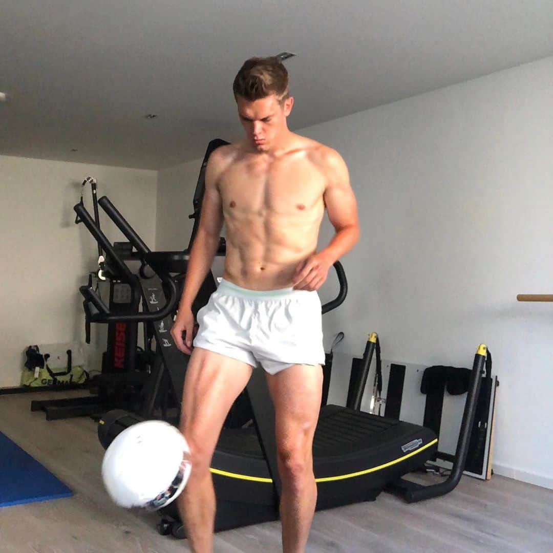 マティアス・ギンターさんのインスタグラム写真 - (マティアス・ギンターInstagram)「🔋🏋🏼⚽️ #vorbereitungenlaufen #saisonnummer10 👍🏼💪🏼✌🏼」8月1日 20時54分 - matzeginter28
