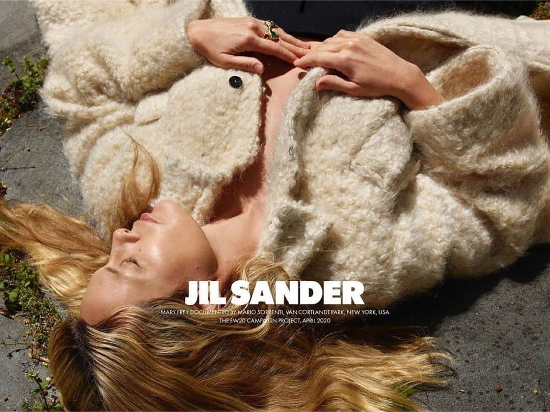 マリオ・ソレンティさんのインスタグラム写真 - (マリオ・ソレンティInstagram)「MARY Repost from @jilsander • #JILSANDER #FW20CAMPAIGN The FW20 Campaign Project Mary Frey documented by Mario Sorrenti, Van Cortlandt park, New York, USA April 2020 @mario_sorrenti  #JilSanderbyLucieandLukeMeier #mariosorrenti #maryfrey」8月1日 21時02分 - mario_sorrenti